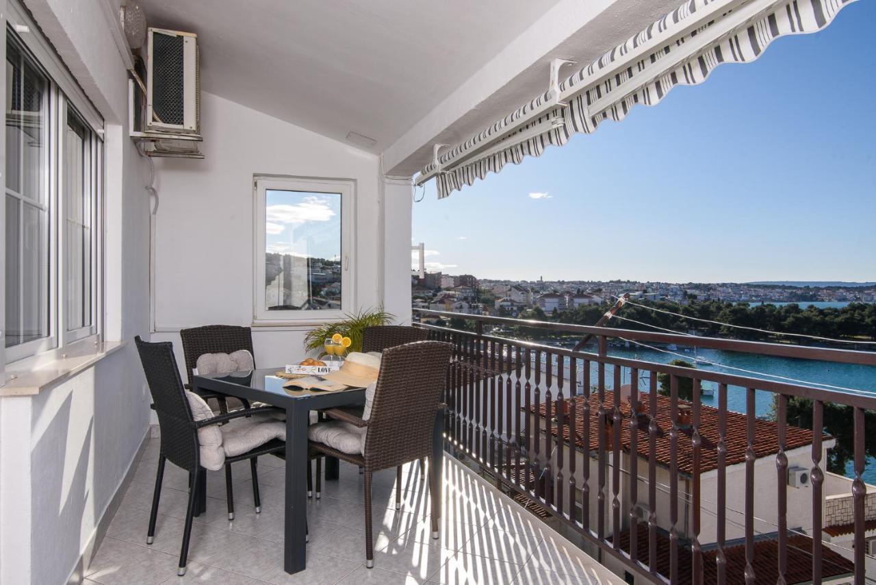 Apartment Kristina Трогир Екстериор снимка