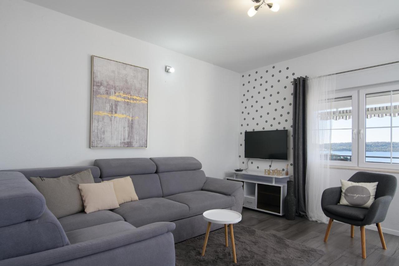 Apartment Kristina Трогир Екстериор снимка